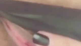 性奴接受圣水洗礼。评论区挑一位。