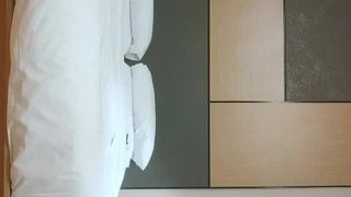 拉丁裔少女Alina Lopez在独奏表演中炫耀她的大屁股和小胸部