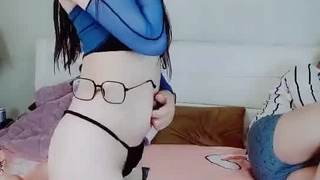 业余继妹在隐藏的摄像头前被肛交