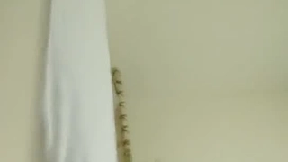 两个高颜值护士来替刺青小哥哥好好的排毒，轮流用小穴洗肉棒～