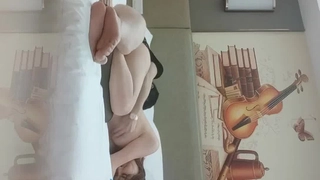 穿着可爱服装的可爱少女荡妇被调皮了