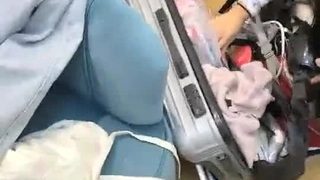 饥渴妹子衣服没脱就开始